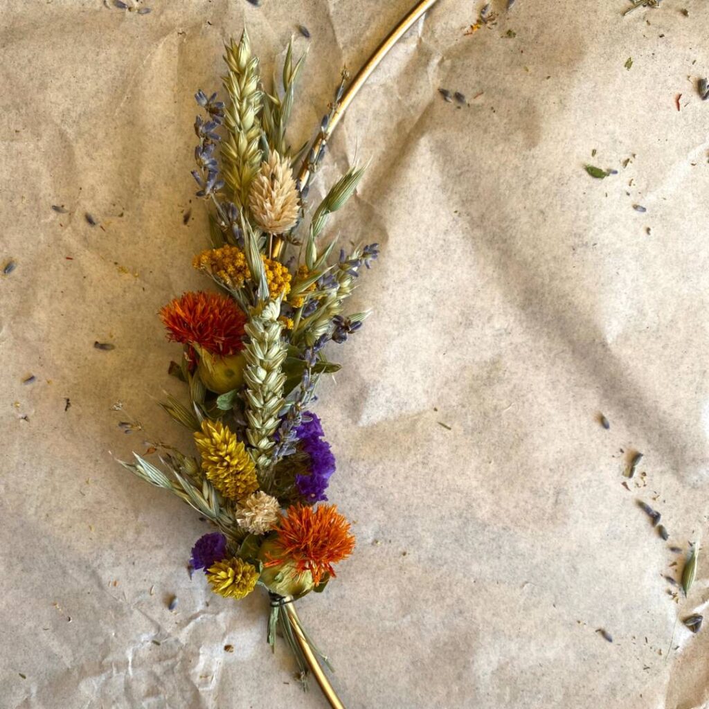 Boho-Kranz aus Trockenblumen - Erklärung der Bindung