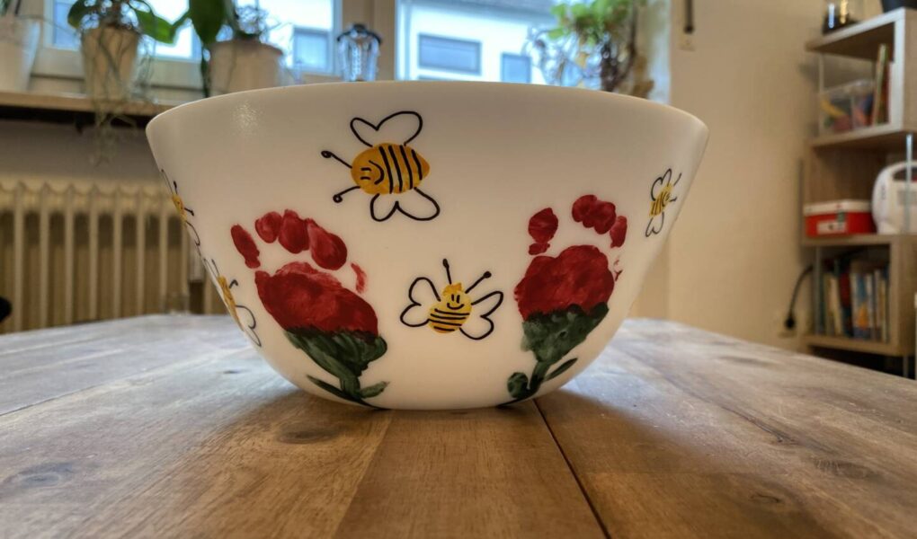 Porzellanfarbe - Blumen und Bienen