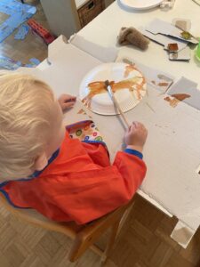 Herbstdeko basteln mit Kleinkind - Igel