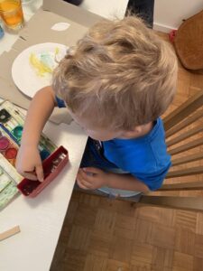 Herbstdeko basteln mit Kleinkind - Igel