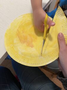 Teller Zuschneiden für die Herbstdeko