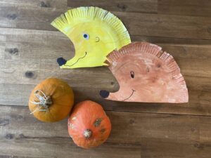 Herbstdeko basteln mit Kind: Igelchen