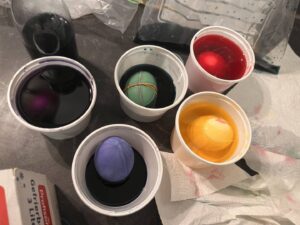 Eier färben mit Farbe