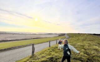 Drachen steigen lassen an der Nordsee - Urlaub für die ganze Familie