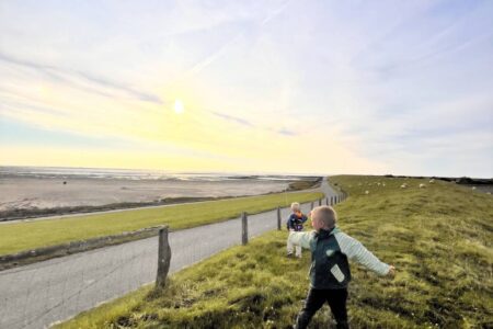 Drachen steigen lassen an der Nordsee - Urlaub für die ganze Familie