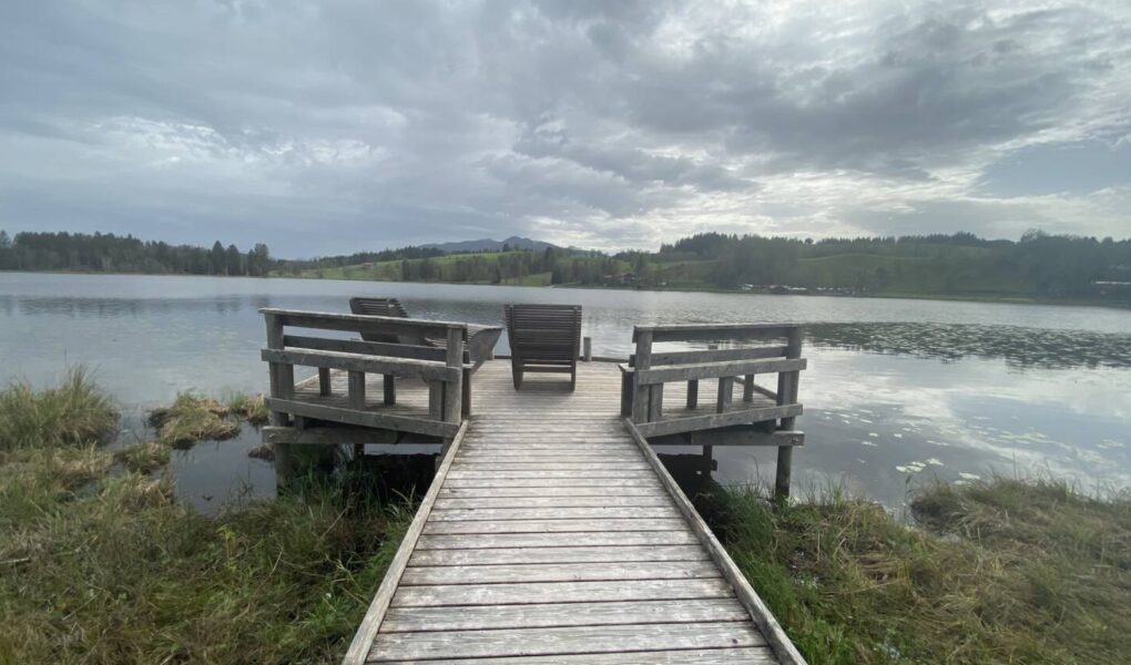 Bayersoiener See Bad Bayersoien – Steg am See in Oberbayern mit Panoramablick