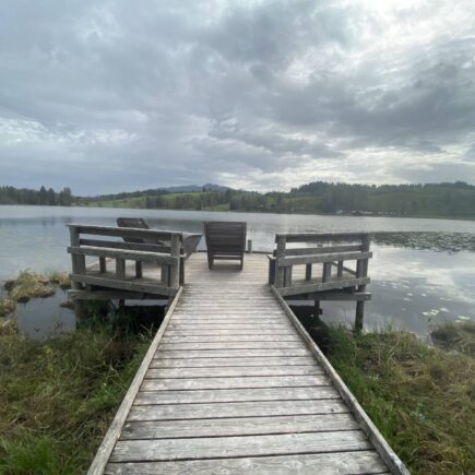 Bayersoiener See Bad Bayersoien – Steg am See in Oberbayern mit Panoramablick