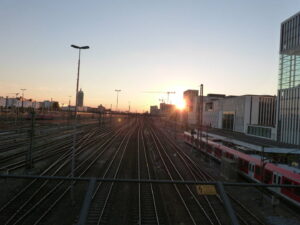 Feierabendbier bei Sonnenuntergang - Date zu zweit